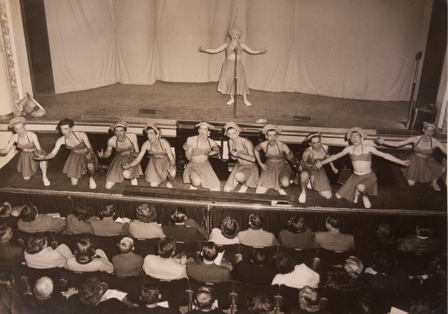 Revue 1953